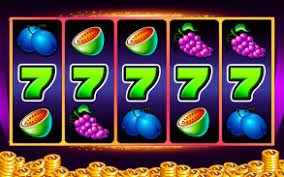 Permainan kartu poker dan baccarat tersedia di fav77